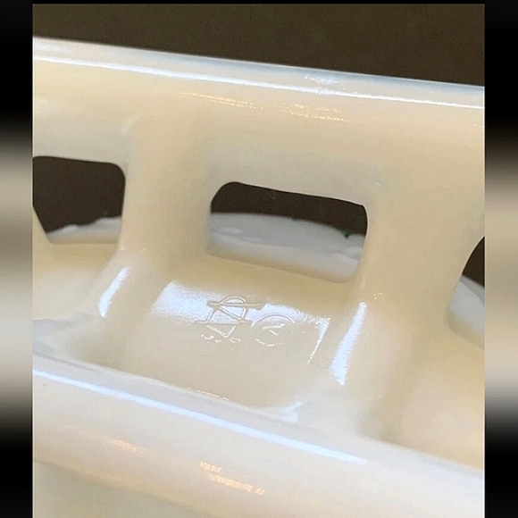 ***SOLD*** Vintage WESTMORELAND OPALINE MILKGLASS SANTA on SLEIGH - Picture 13 of 13